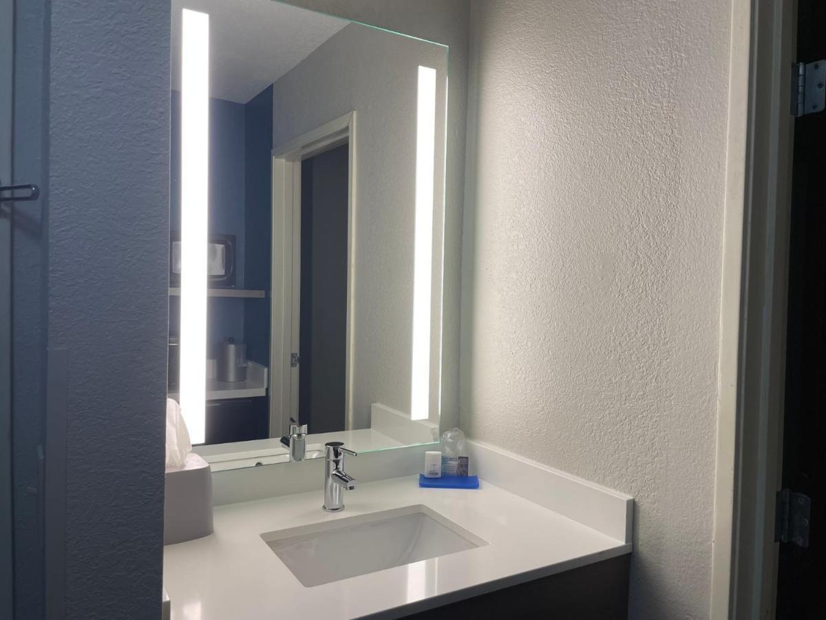Holiday Inn Express Lapeer By Ihg מראה חיצוני תמונה